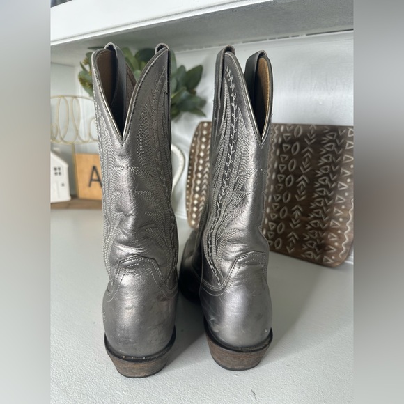 Ariat Metallic Silver Embroidered Western Snip Toe Cowboy Boots Women's Size 8.5 - Picture 7 of 11